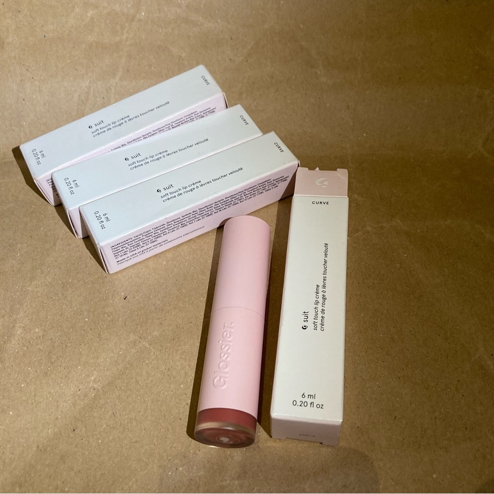 4 x glossier lipstick (curve)